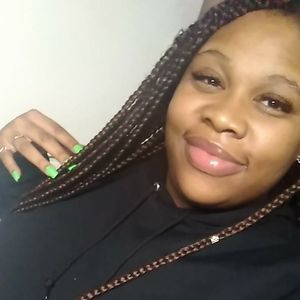 Meet your Posher, Larissa